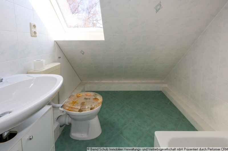 23 Bad im Dachgeschoss Doppelhaush�lfte Hamburg