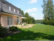 3 Idyllisch am L�tjensee gelegenes Landhaus auf park�hnlichem Grundst�ck mit altem Baumbestand