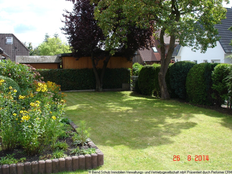 25 Garten im Sommer Einfamilienhaus Hamburg