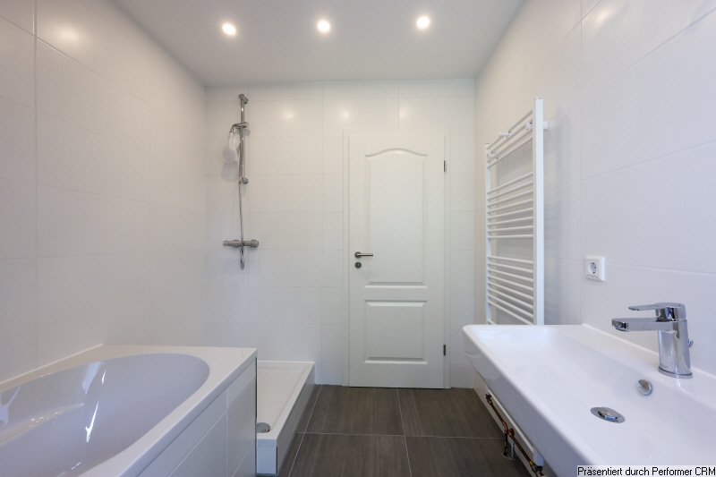 22 Vollbad mit Wanne und Dusche Doppelhaush�lfte Schenefeld
