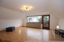 14 Schlafzimmer mit Balkon gro�z�gig geschnittenes Einfamilienhaus in gutem Zustand