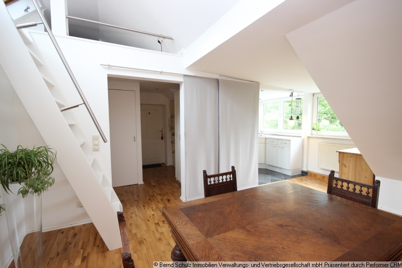 5 Wohnzimmer mit K�che Dachgeschosswohnung Hamburg