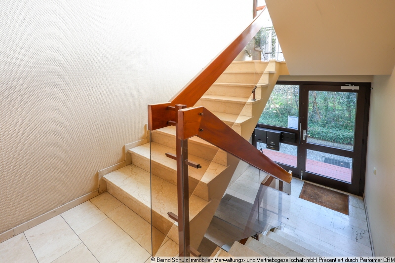 20 Treppenhaus Erdgeschosswohnung Hamburg