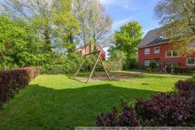24 Spielplatz Modernisierte 4-Zimmer Erdgeschosswohnung mit gro�em Garten und Stellplatz