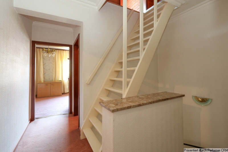 18 Treppe zum DG Reiheneckhaus Hamburg