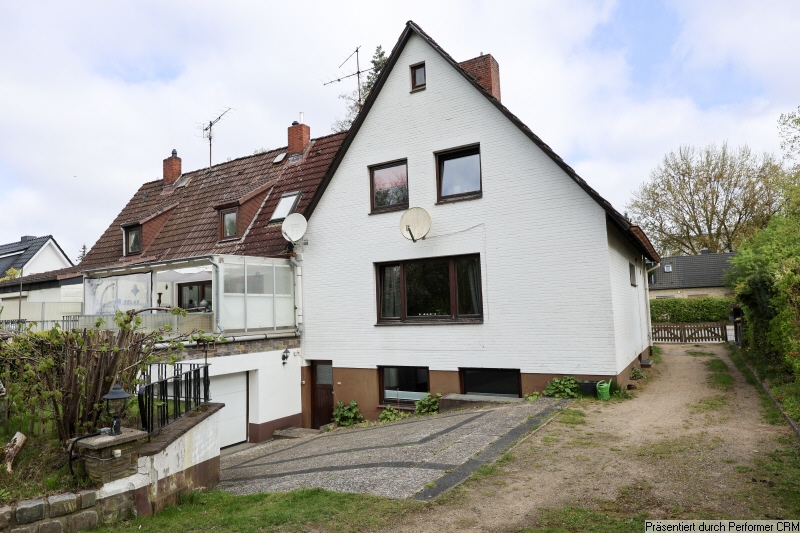 08 Hausansicht R�ckseite Souterrainwohnung Hamburg