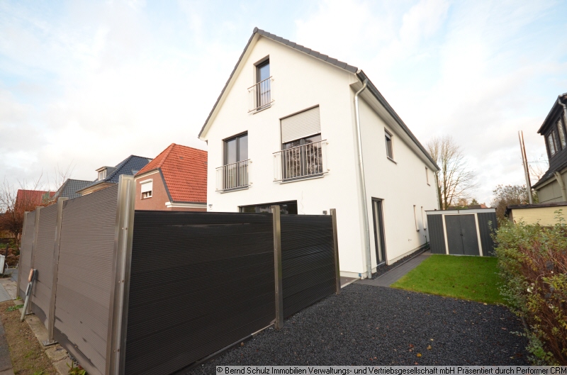 26 Stellplatz neben dem Haus Doppelhaush�lfte Hamburg