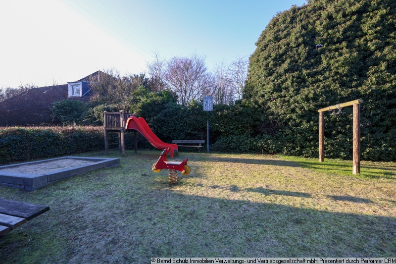 19 Spielplatz Erdgeschosswohnung Rellingen