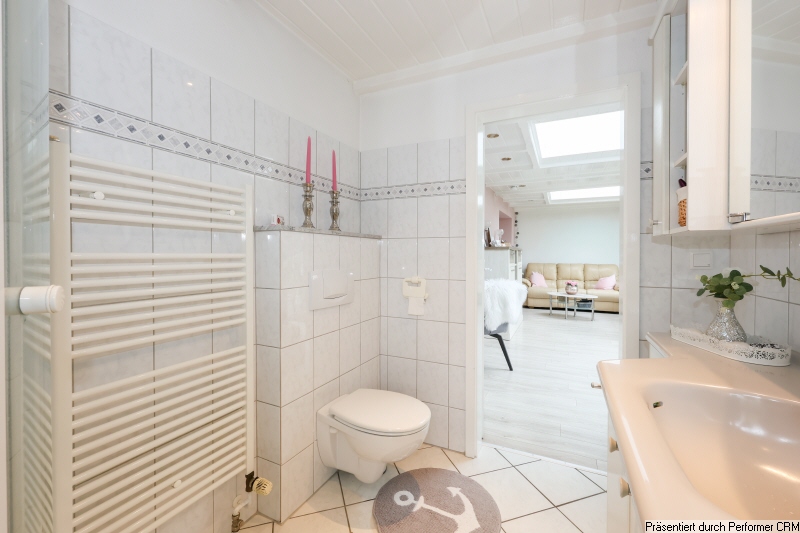 20 Bad EG Doppelhaush�lfte Halstenbek