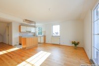 Bild (58cb515dbe9650da387dbd0e3ea0afb7): Charmantes Raumkonzept mit S�d-Loggia und 25 m� Spitzboden