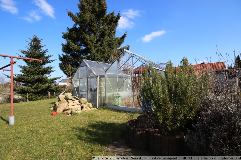10 Gew�chsh�user im Garten Grundst�ck Hamburg