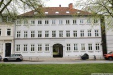 Hauptbild Gepflegte 2-Zimmer-Altbauwohnung nahe der Elbe - Befristet auf 3 Jahre!