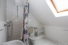 23 Duschbad im Dachgeschoss 4-Zimmer Mittelreihenhaus mit Vollkeller und Carport