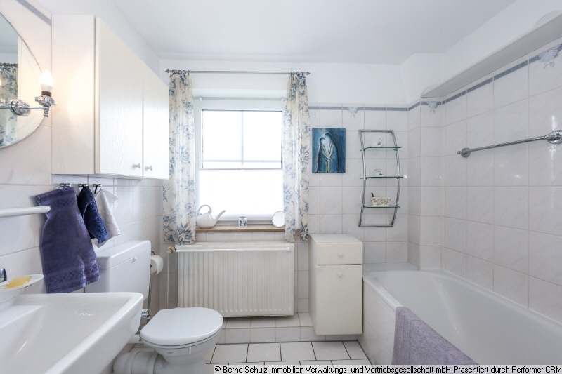 19 Vollbad mit Fenster und Dusche Reihenmittelhaus Hamburg