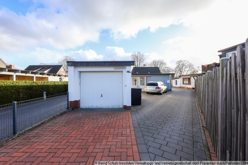 3 Garage und Eingangsbereich Bungalow Schenefeld