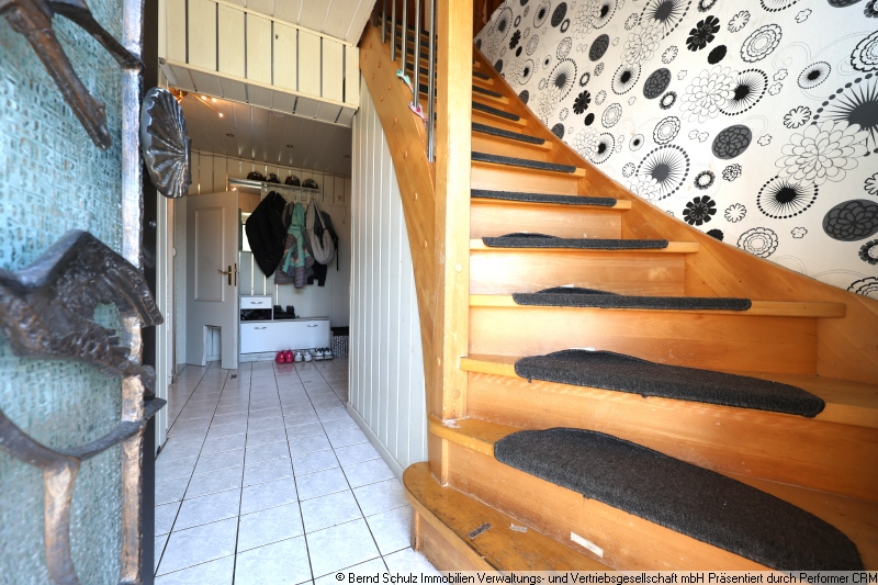 25 Treppe zum Dachgeschoss Doppelhaush�lfte Schenefeld