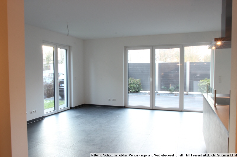 5 Wohnzimmer Blick Richtung Terrasse Doppelhaush�lfte Hamburg