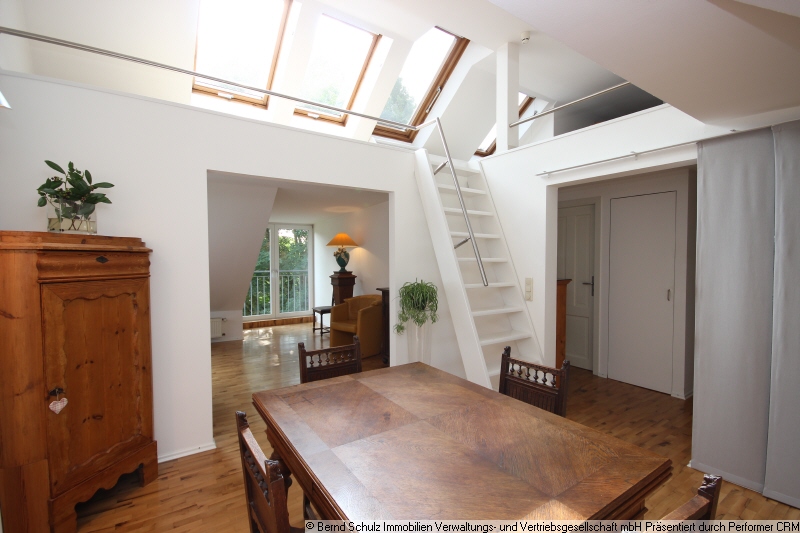 2 Wohnzimmer mit Gallerie Dachgeschosswohnung Hamburg