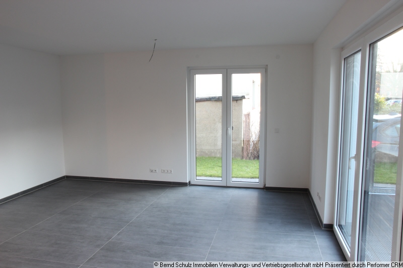 6 Wohnzimmer Blick Richtung Rasenst�ck Doppelhaush�lfte Hamburg