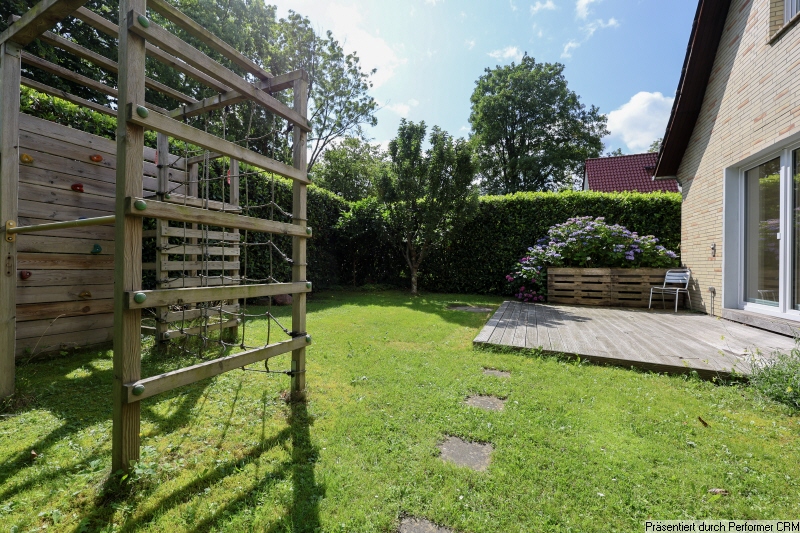 06 Terrasse und Garten Einfamilienhaus Hamburg