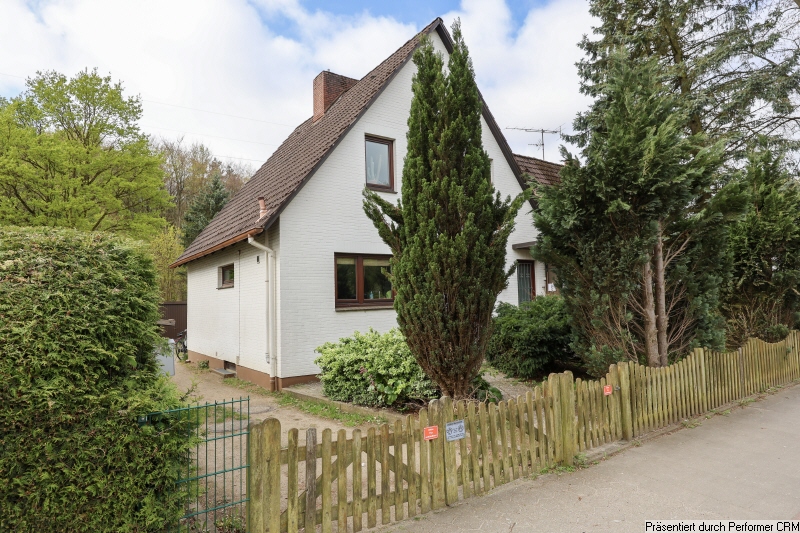10 Hausansicht Vorderseite Souterrainwohnung Hamburg