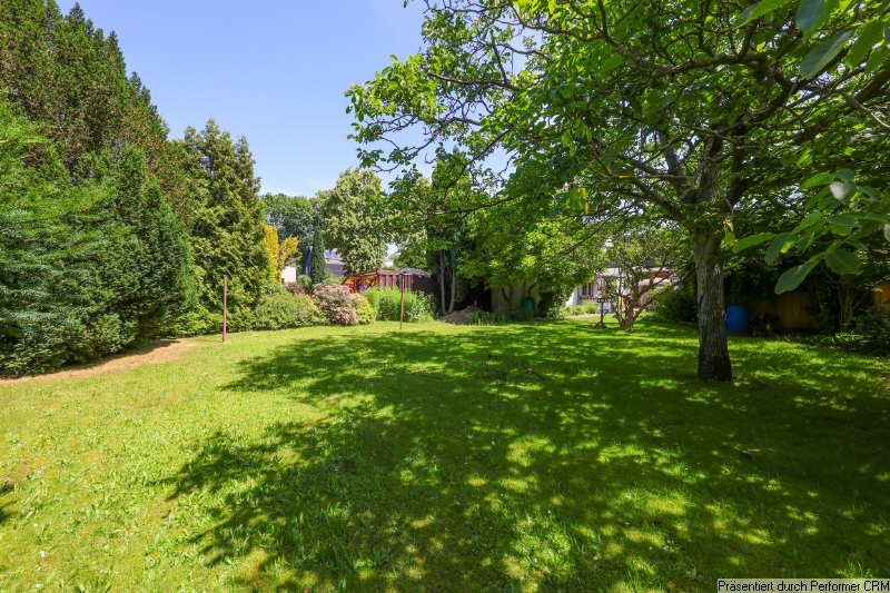 26 Garten mit Baum Doppelhaush�lfte Hamburg