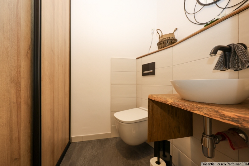 25 G�ste-WC Dachgeschosswohnung Schenefeld