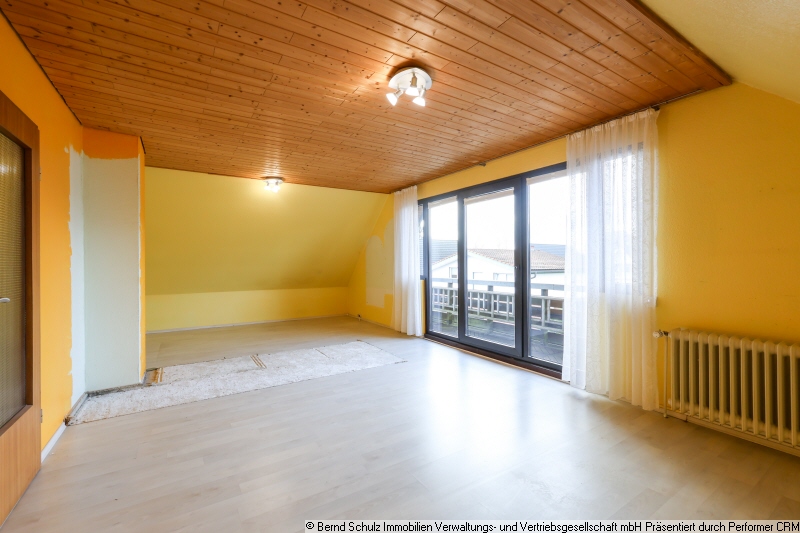 18 gro�es Zimmer mit Zugang zur Loggia Einfamilienhaus Hamburg