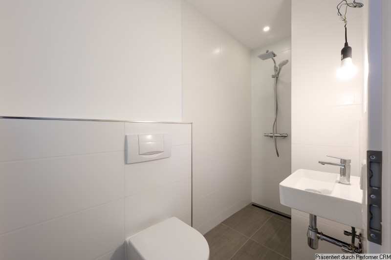 13 G�ste-WC mit Dusche Doppelhaush�lfte Schenefeld