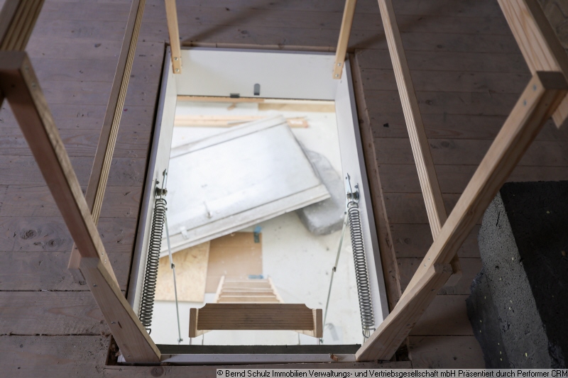 15 Aufgang zum Dachboden Dachgeschosswohnung Hamburg