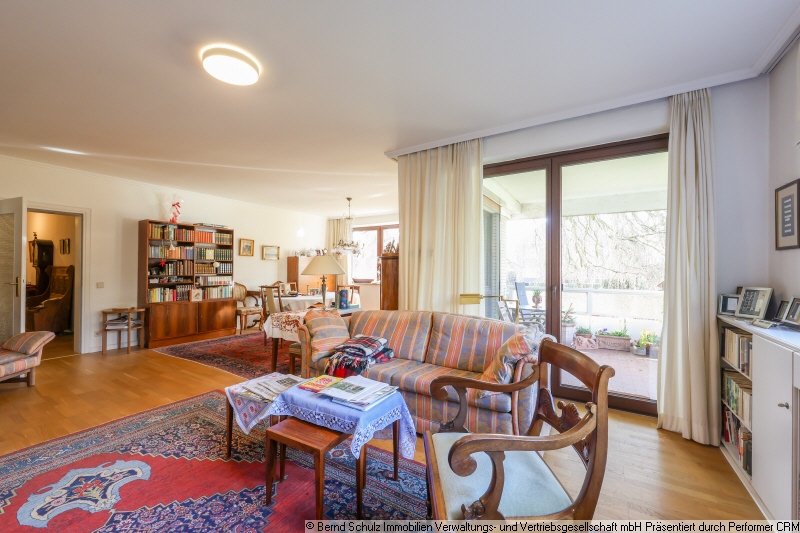 3 Wohnzimmer mit Balkonzugang Erdgeschosswohnung Hamburg