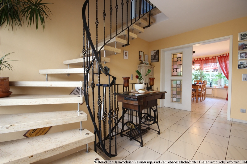 3 gro�e Diele mit Treppe zum OG Einfamilienhaus Heist