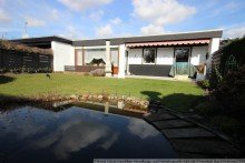 Goldfischteich im Garten Gepflegter Reihenbungalow mit Vollkeller und gro�em Garten