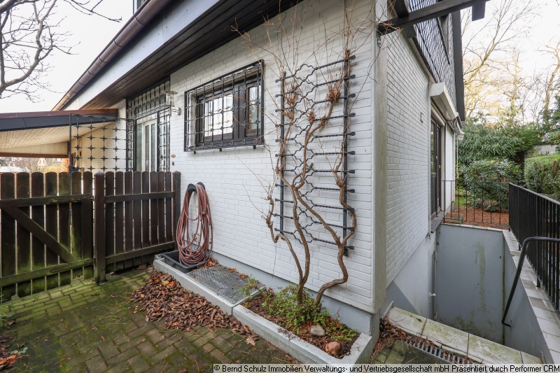 29 Hauseingang und Kellertreppe Einfamilienhaus Hamburg