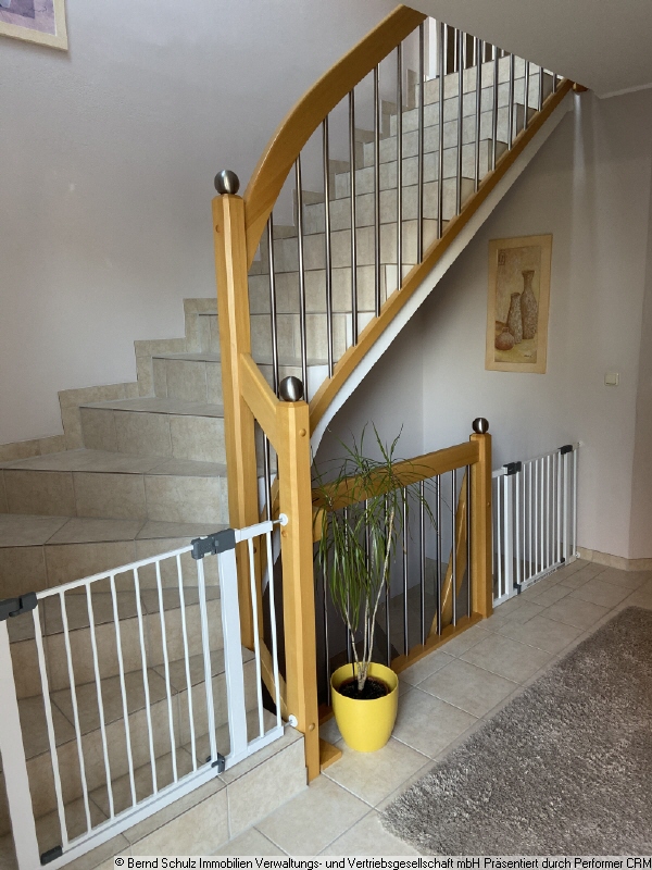 Treppen ins OG und Keller Einfamilienhaus Hamburg