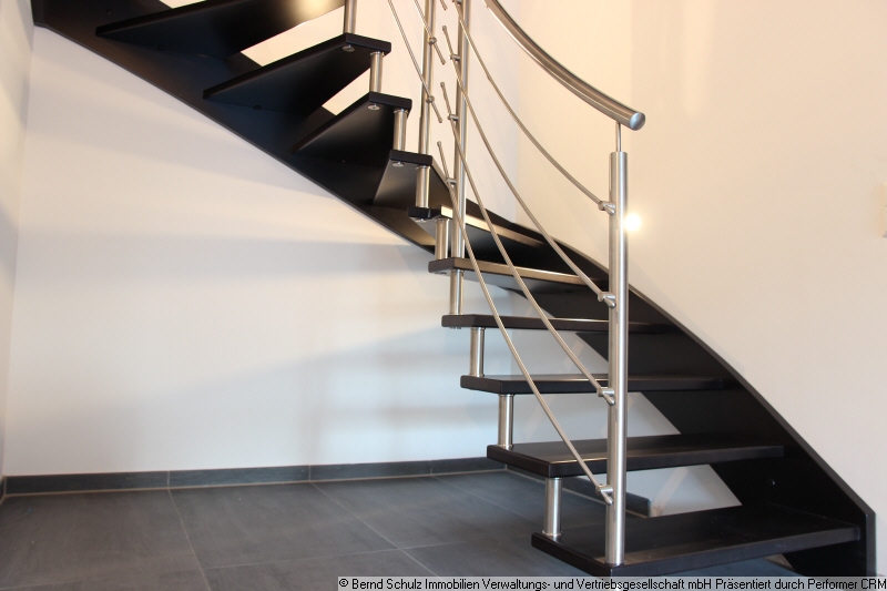 25 Wendeltreppe mit Wandspots Doppelhaush�lfte Hamburg
