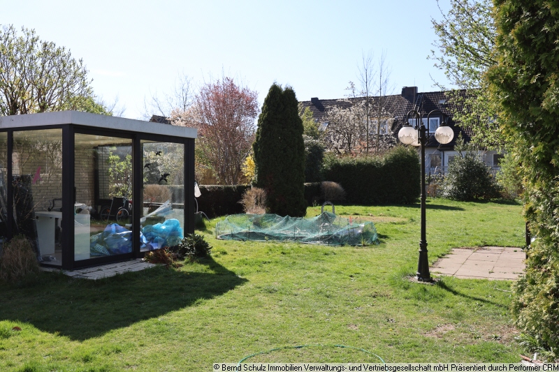 09 Grundst�ck mit Gartenhaus Doppelhaush�lfte Schenefeld