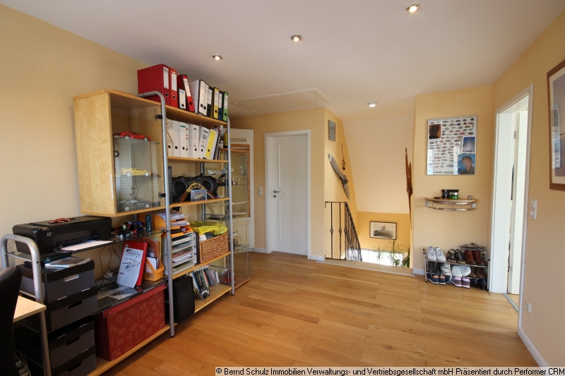 11 gro�er Flur mit Treppe Einfamilienhaus Heist