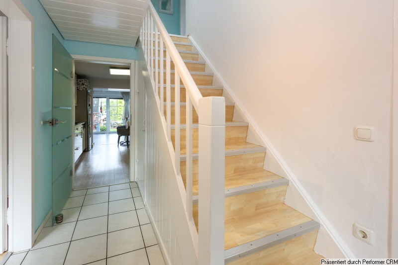 13 Treppe zum OG Doppelhaush�lfte Halstenbek