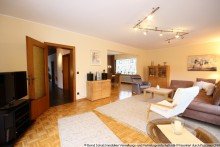 5 Wohnzimmer gro�z�gig geschnittenes Einfamilienhaus in gutem Zustand