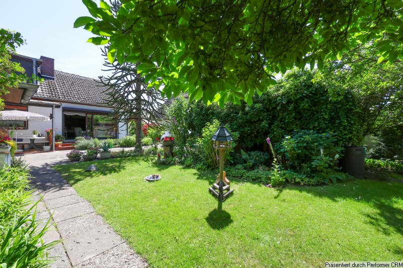 25 Garten Blick Richtung Haus Doppelhaush�lfte Hamburg