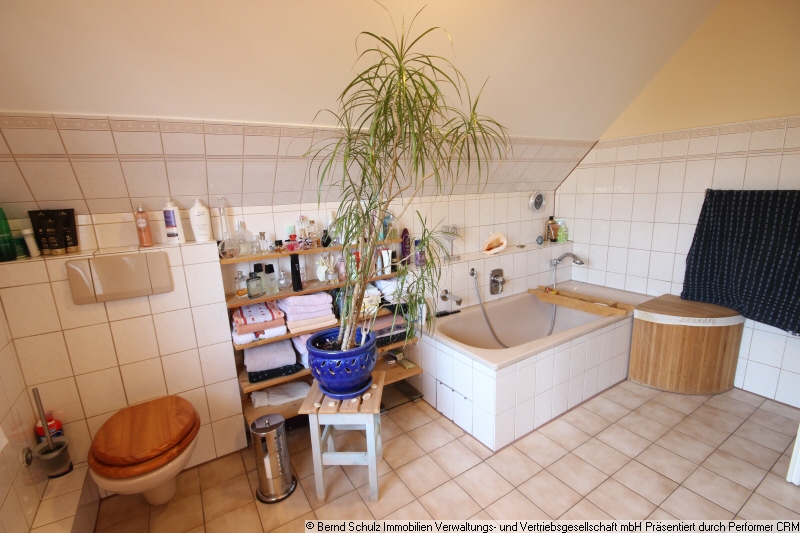 19 Vollbad mit Badewanne Einfamilienhaus Heist