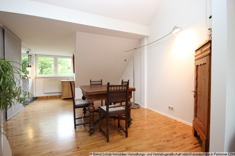 3 Wohnzimmer mit Essbereich Dachgeschosswohnung Hamburg