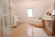 16 Vollbad gro�z�gig geschnittenes Einfamilienhaus in gutem Zustand