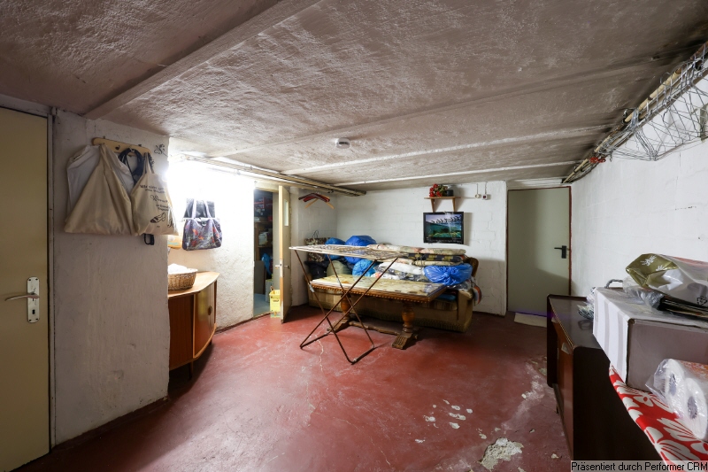 24 Keller Haupthaus Doppelhaush�lfte Hamburg