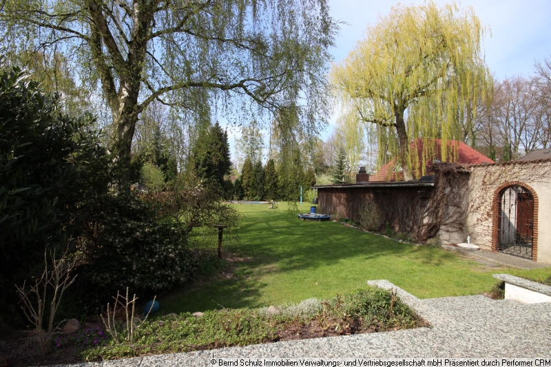 13 Blick in den Garten Einfamilienhaus Hamburg