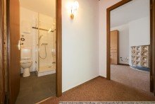 16 Flur Gut geschnittene 2-Zimmer-Eigentumswohnung mit Balkon