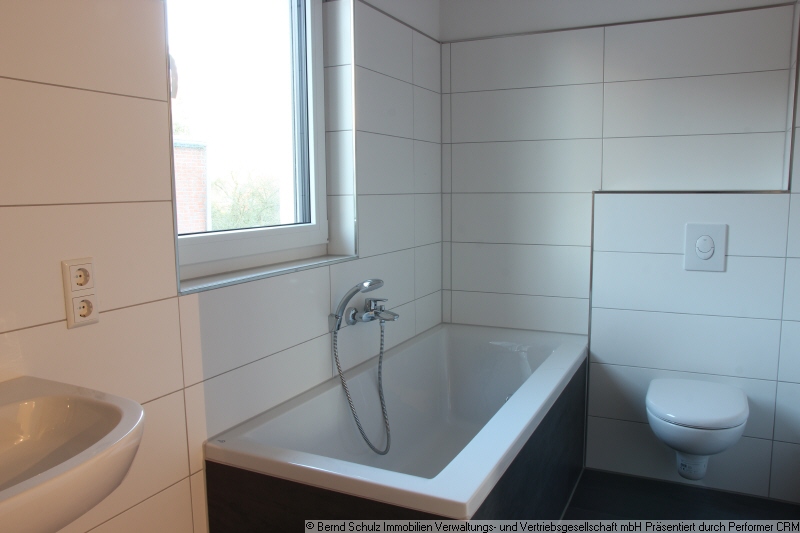 10 Badezimmer mit Wanne Doppelhaush�lfte Hamburg