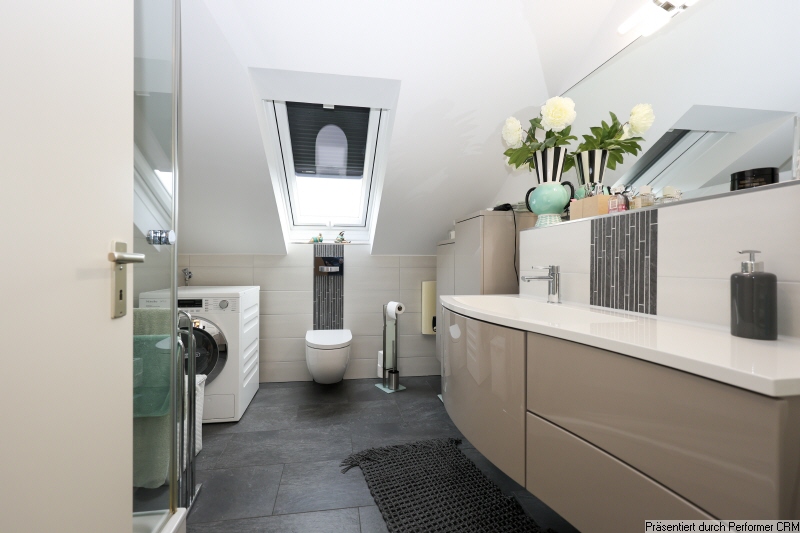 18 Bad Dachgeschosswohnung Schenefeld