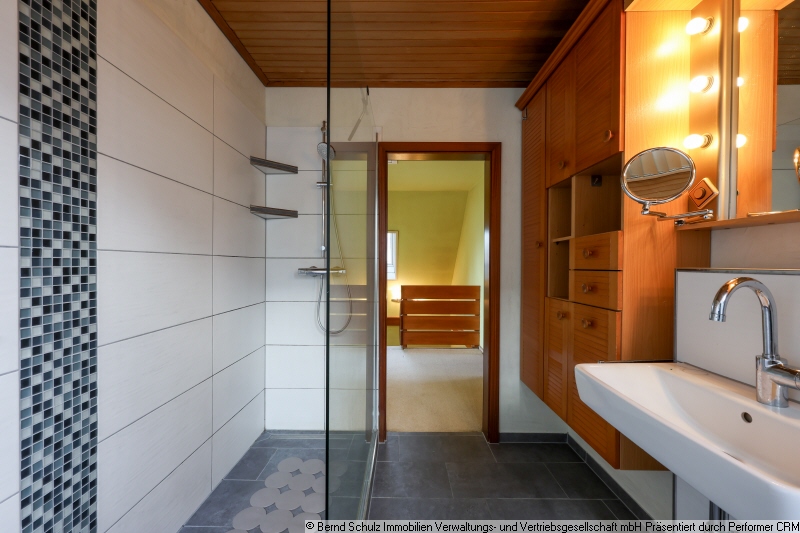 24 Bad mit Dusche Einfamilienhaus Hamburg